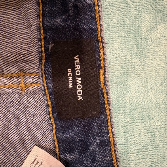 Vero Moda denim. Ladies straight cut size 27 waist 32 length. Classic look. - Picture 5 of 12